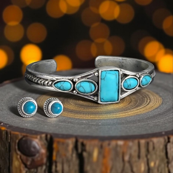 🆕️Boho Chic Antique Silver & Turquoise Stone Cuff Bracelet and Earrings Set 🌿 - Picture 1 of 13